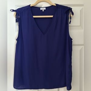 Ladies Small beautiful blue purple v-neck